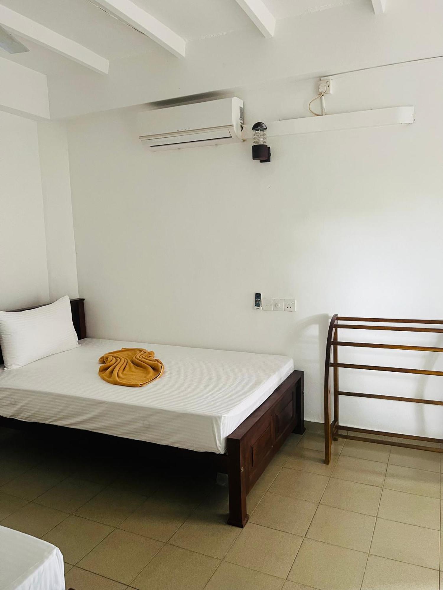 Crystal Wave Holiday Resort Polhena マータラ エクステリア 写真