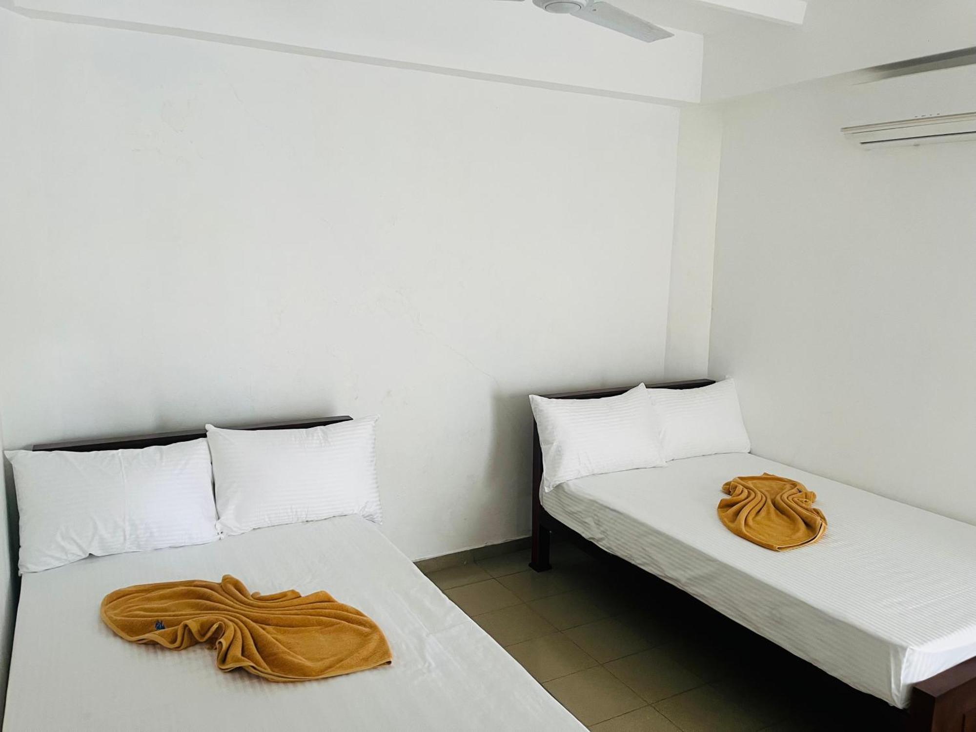 Crystal Wave Holiday Resort Polhena マータラ エクステリア 写真