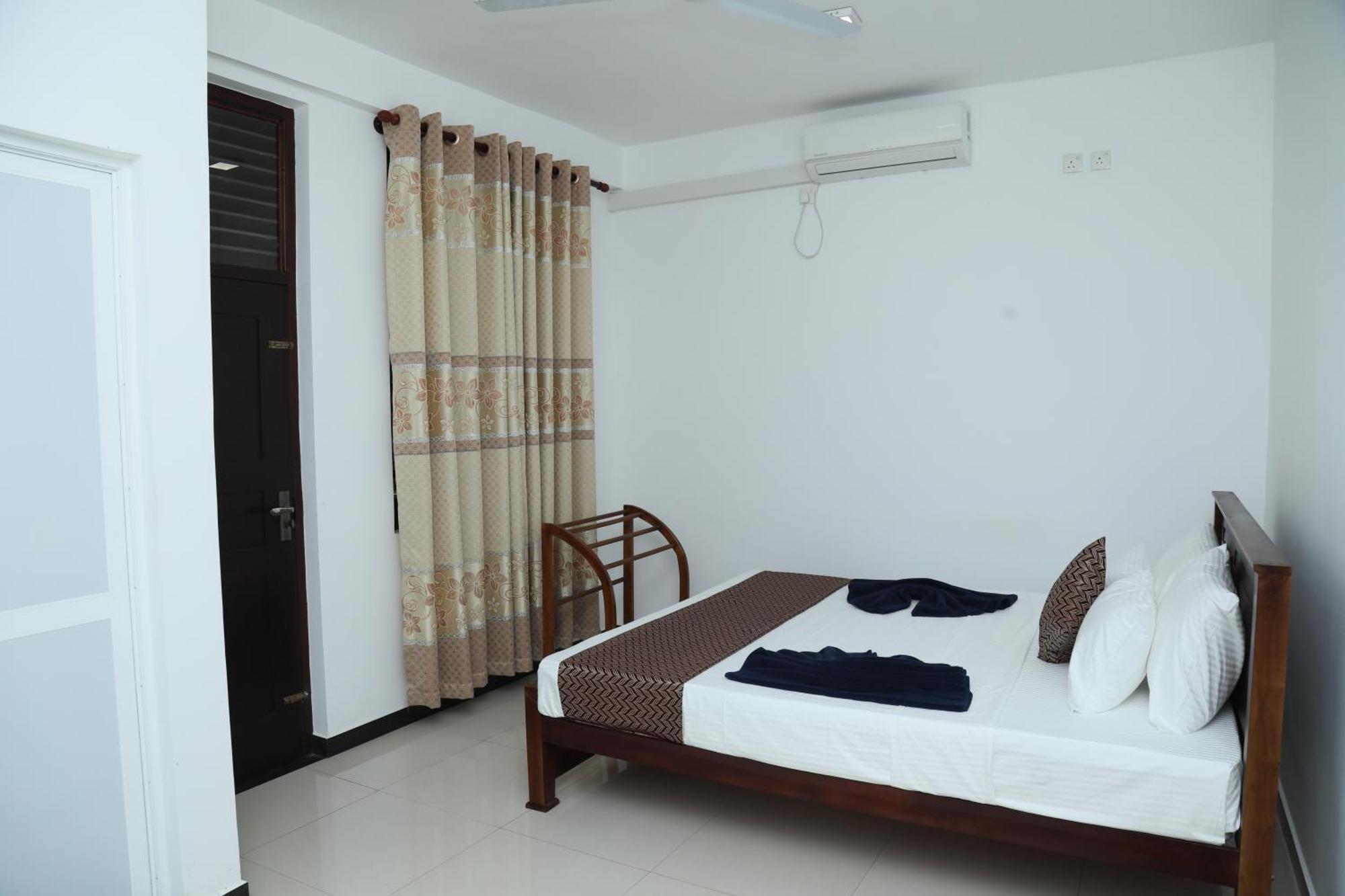 Crystal Wave Holiday Resort Polhena マータラ エクステリア 写真