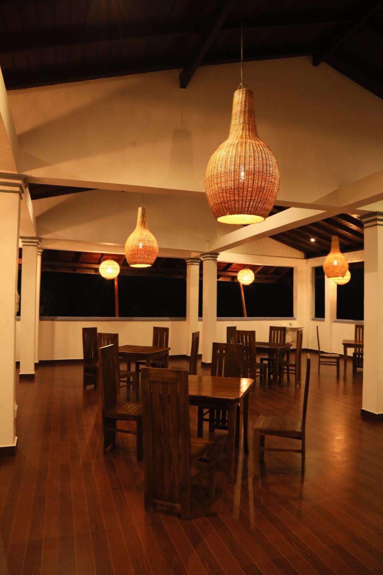 Crystal Wave Holiday Resort Polhena マータラ エクステリア 写真