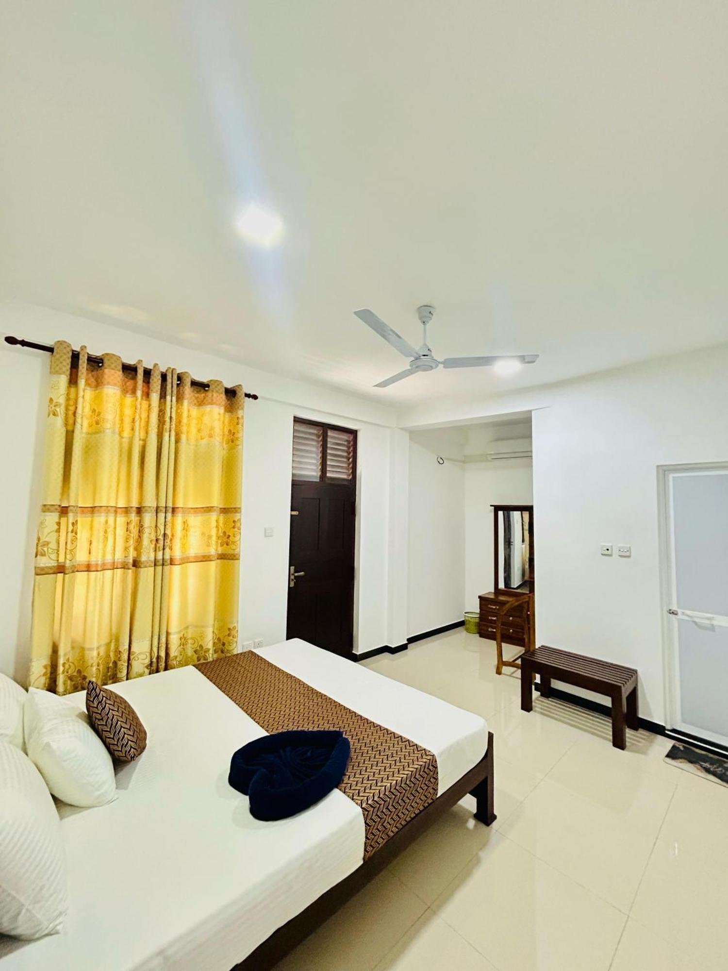 Crystal Wave Holiday Resort Polhena マータラ エクステリア 写真